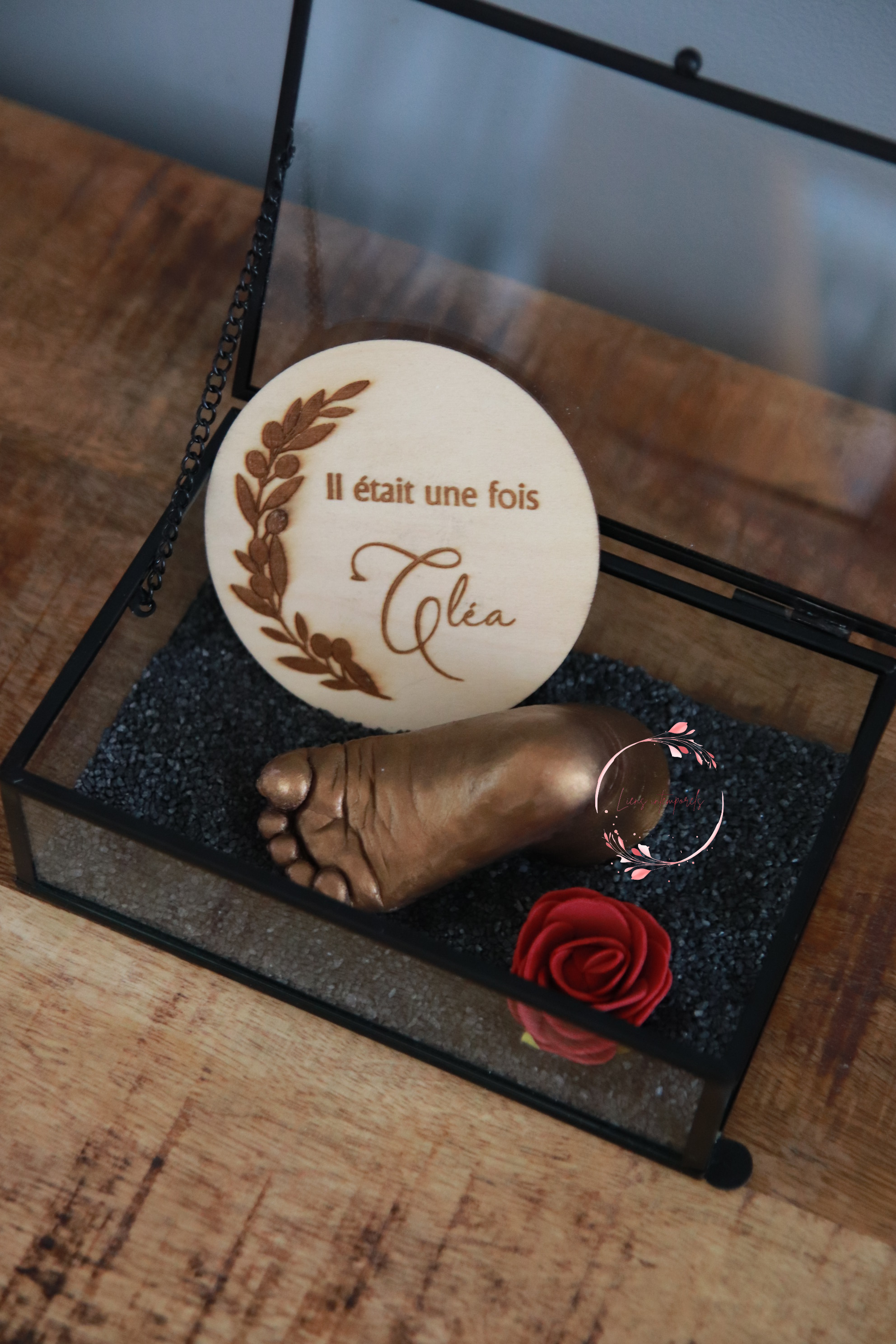 Empreinte pied dans une boîte