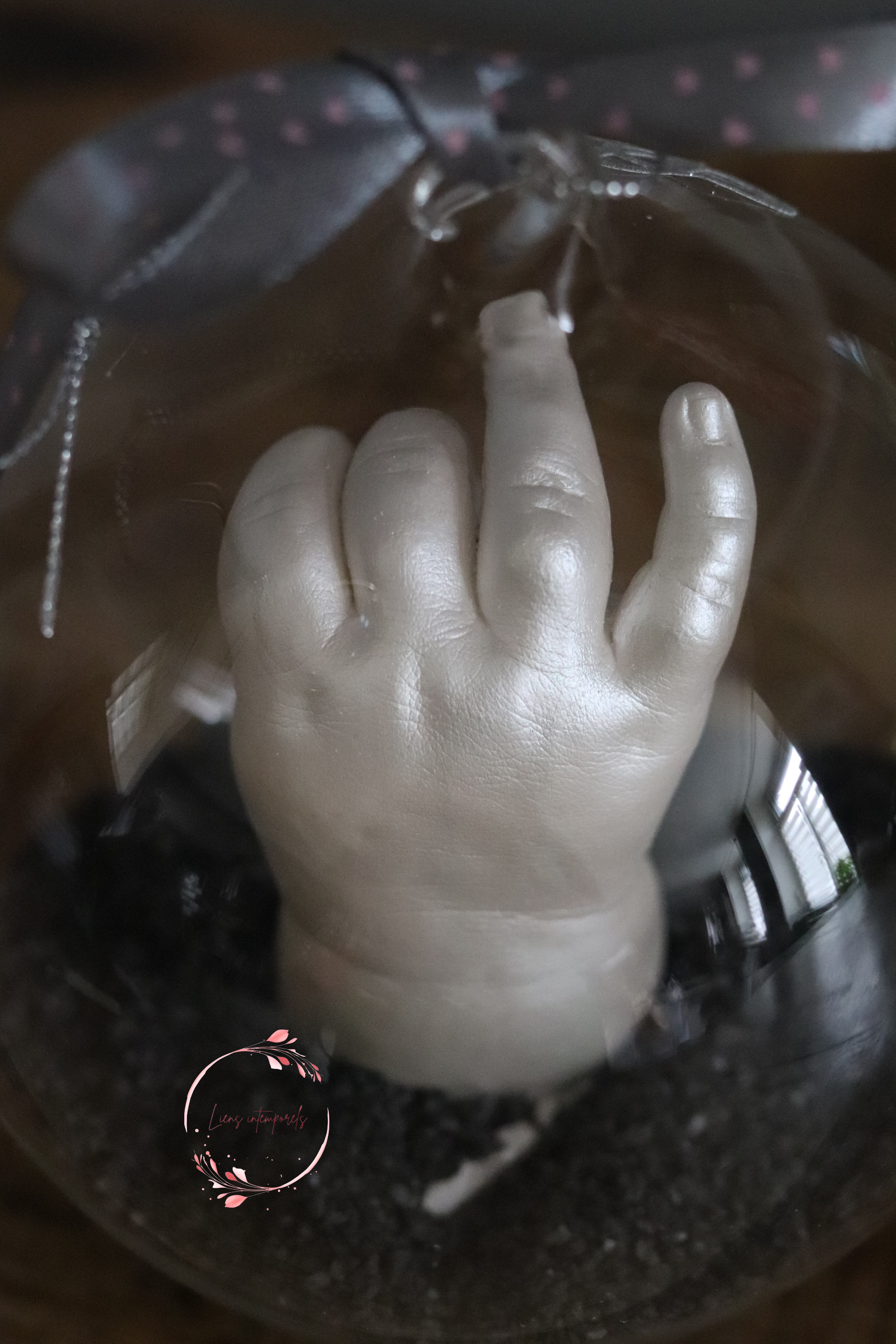 Empreinte dans une boule en verre